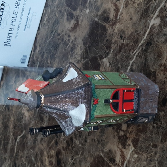 Dept 56 Elfin Forge and Assembly Shop - Picture 6 of 9